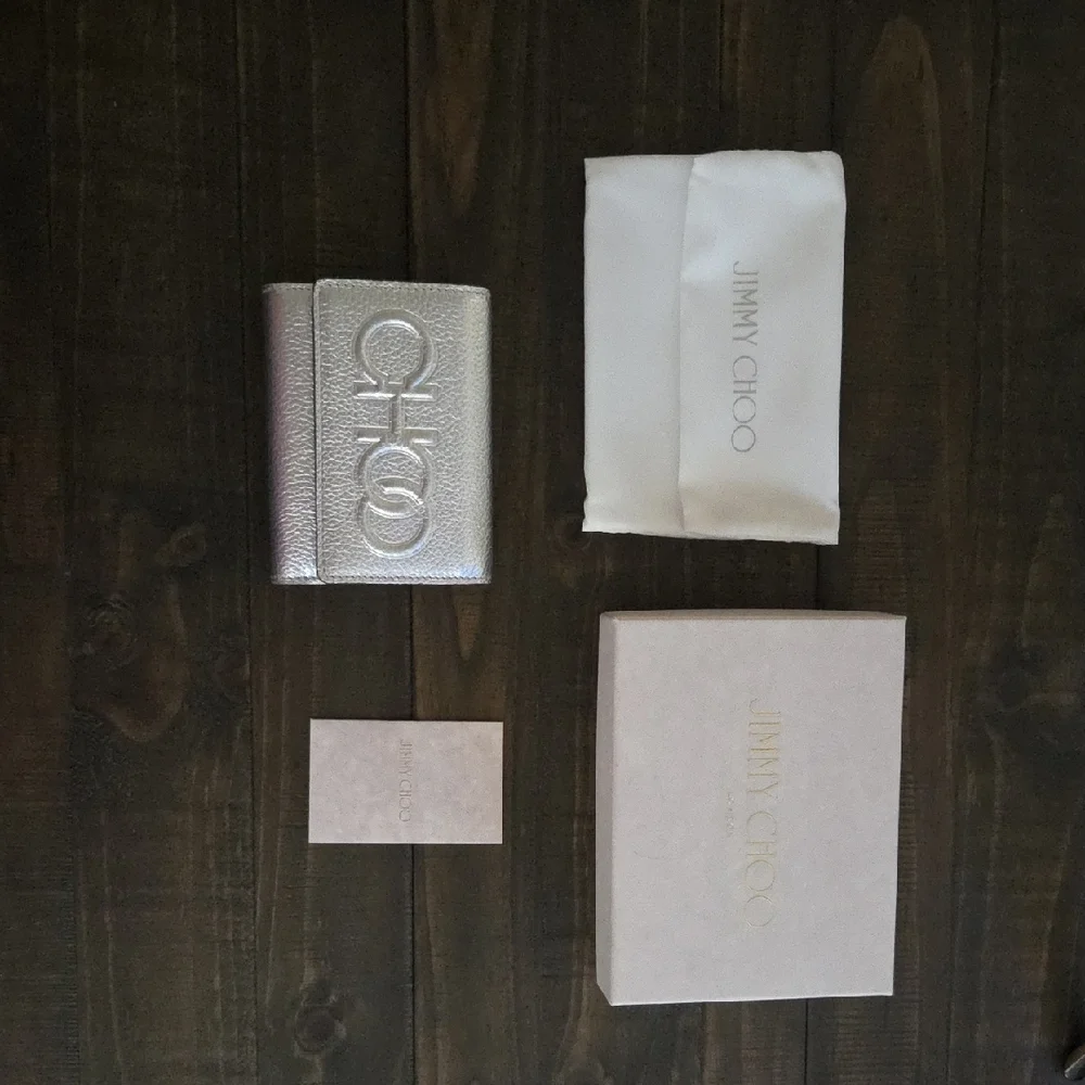 Jimmy Choo Silver Embossed Trifold Wallet Silver All Inclusive - Picture 2 of 6